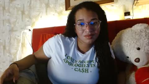 Snapshot of bonvivantb chatting on February 13, 10:43 pm Queen Bon Vivantt online show from February 13, 10:43 pm