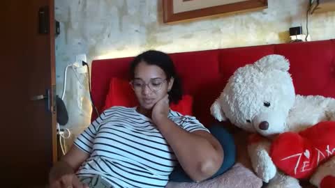 Snapshot of bonvivantb chatting on February 14, 4:41 pm Queen Bon Vivantt online show from February 14, 4:41 pm