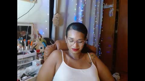 Snapshot of bonvivantb chatting on February 25, 12:03 am Queen Bon Vivantt online show from February 25, 12:03 am