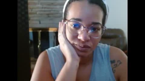 Snapshot of bonvivantb chatting on October 10, 1:32 pm Queen Bon Vivantt online show from October 10, 1:32 pm