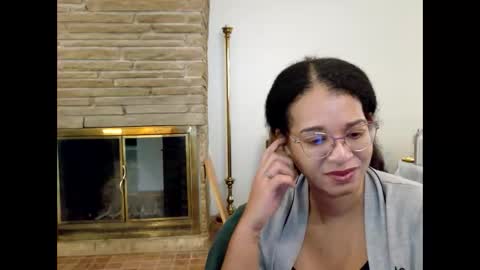 Snapshot of bonvivantb chatting on October 21, 1:23 pm Queen Bon Vivantt online show from October 21, 1:23 pm