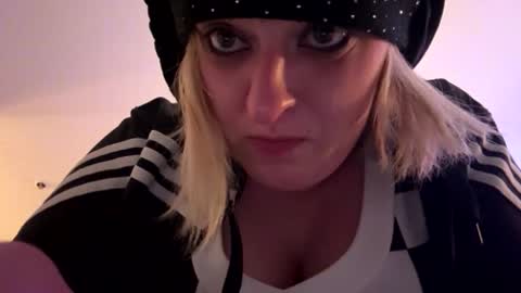 boobookittyfuxx online show from April 19, 7:18 am