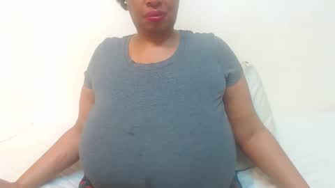 Snapshot of boobyqueen24 chatting on April 21, 2:51 am boobyqueen online show from April 21, 2:51 am