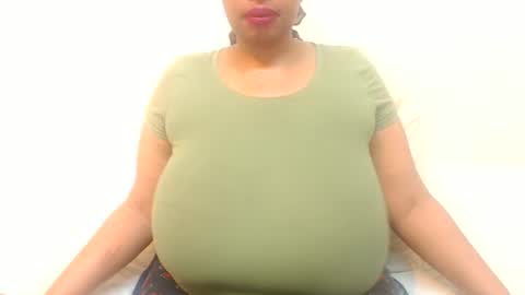 Snapshot of boobyqueen24 chatting on April 29, 11:47 am boobyqueen online show from April 29, 11:47 am