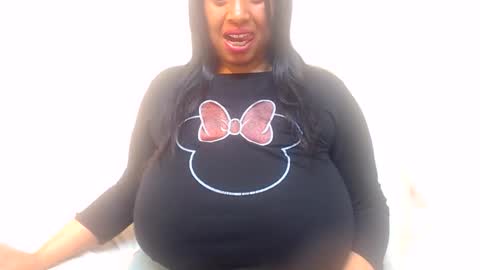 Snapshot of boobyqueen24 chatting on June 1, 5:25 pm boobyqueen online show from June 1, 5:25 pm
