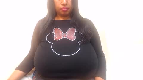 Snapshot of boobyqueen24 chatting on June 8, 6:30 pm boobyqueen online show from June 8, 6:30 pm