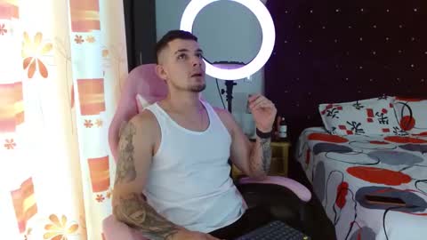 booyhott_ online show from October 31, 6:53 pm