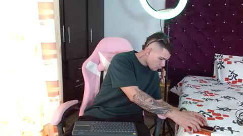 booyhott_ online show from November 10, 7:02 pm