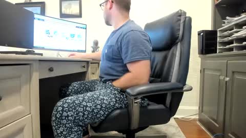 Snapshot of boredhorndog chatting on December 30, 4:29 pm Boredhorndog online show from December 30, 4:29 pm