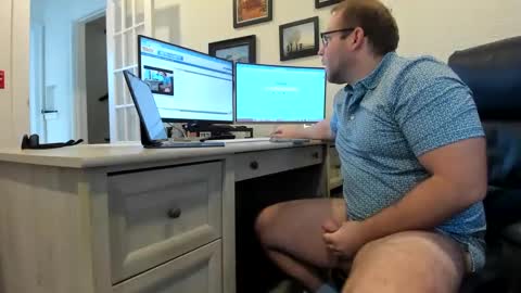 Snapshot of boredhorndog chatting on January 28, 5:03 pm Boredhorndog online show from January 28, 5:03 pm