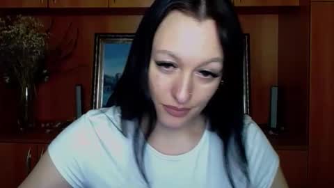 Lara online show from January 12, 1:05 pm