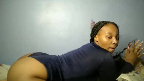 botty_queen online show from May 12, 6:43 am
