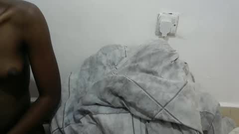 Snapshot of bouncy_vee chatting on February 17, 12:23 pm bouncy_vee online show from February 17, 12:23 pm