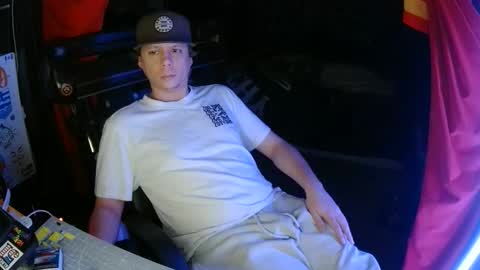 Snapshot of bowerboi1217 chatting on November 26, 9:21 am Bowerboi1217 online show from November 26, 9:21 am