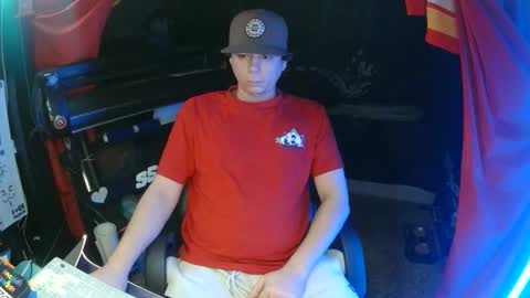 Snapshot of bowerboi1217 chatting on December 2, 11:00 pm Bowerboi1217 online show from December 2, 11:00 pm