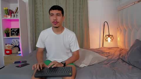 Snapshot of boy_jerry chatting on July 12, 9:22 am boy_jerry online show from July 12, 9:22 am