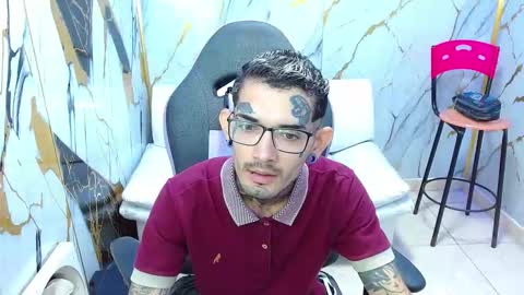 Snapshot of boy_tatto77 chatting on March 14, 12:21 pm boy_tatto77 online show from March 14, 12:21 pm