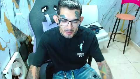 Snapshot of boy_tatto77 chatting on March 15, 1:17 pm boy_tatto77 online show from March 15, 1:17 pm