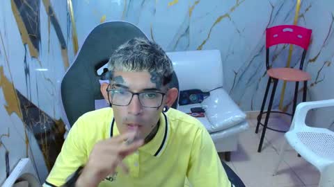 Snapshot of boy_tatto77 chatting on March 16, 12:42 pm boy_tatto77 online show from March 16, 12:42 pm