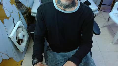Snapshot of boy_tatto77 chatting on March 17, 12:30 pm boy_tatto77 online show from March 17, 12:30 pm