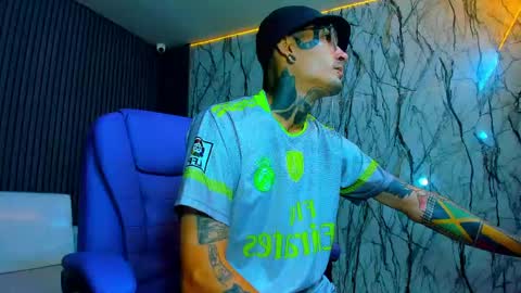 Snapshot of boy_tatto77 chatting on March 18, 12:52 pm boy_tatto77 online show from March 18, 12:52 pm