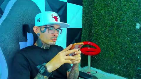 Snapshot of boy_tatto77 chatting on March 22, 12:41 pm boy_tatto77 online show from March 22, 12:41 pm