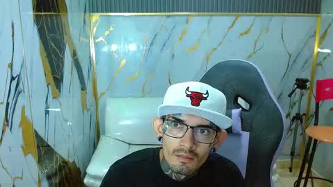 Snapshot of boy_tatto77 chatting on March 24, 12:43 pm boy_tatto77 online show from March 24, 12:43 pm