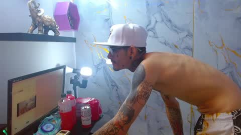 Snapshot of boy_tatto77 chatting on March 25, 1:06 pm boy_tatto77 online show from March 25, 1:06 pm