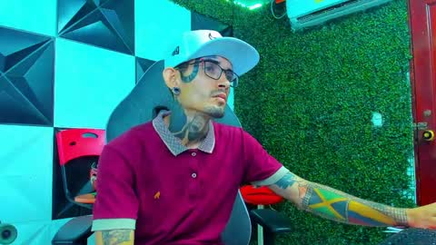 Snapshot of boy_tatto77 chatting on April 4, 12:31 am boy_tatto77 online show from April 4, 12:31 am