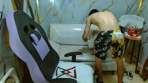 Snapshot of boy_tatto77 chatting on April 8, 11:54 am boy_tatto77 online show from April 8, 11:54 am