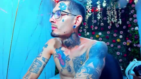 Snapshot of boy_tatto77 chatting on April 14, 1:44 am boy_tatto77 online show from April 14, 1:44 am