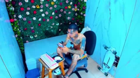 Snapshot of boy_tatto77 chatting on April 15, 1:56 am boy_tatto77 online show from April 15, 1:56 am