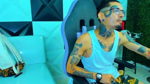 Snapshot of boy_tatto77 chatting on April 19, 6:10 pm boy_tatto77 online show from April 19, 6:10 pm