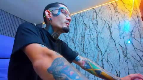 Snapshot of boy_tatto77 chatting on April 23, 12:04 pm boy_tatto77 online show from April 23, 12:04 pm
