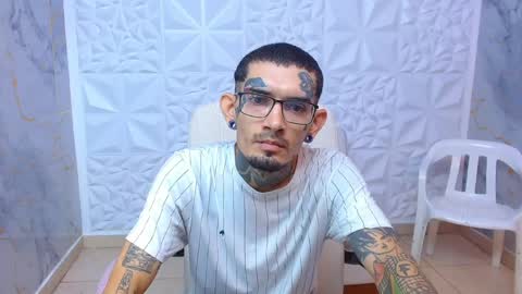 Snapshot of boy_tatto77 chatting on May 1, 11:48 am boy_tatto77 online show from May 1, 11:48 am