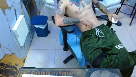 Snapshot of boy_tatto77 chatting on May 15, 11:50 am boy_tatto77 online show from May 15, 11:50 am