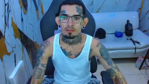 boy_tatto77 online show from July 19, 1:53 am