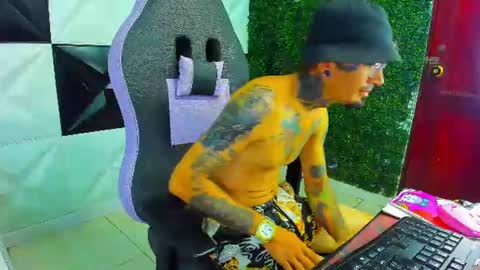 boy_tatto77 online show from July 25, 4:54 am