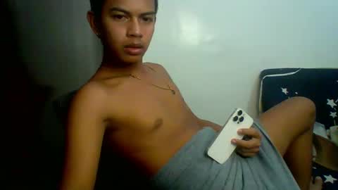 Snapshot of boyax16 chatting on December 11, 9:55 pm boyax16 online show from December 11, 9:55 pm