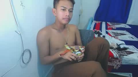 Snapshot of boyax16 chatting on December 25, 8:07 pm boyax16 online show from December 25, 8:07 pm