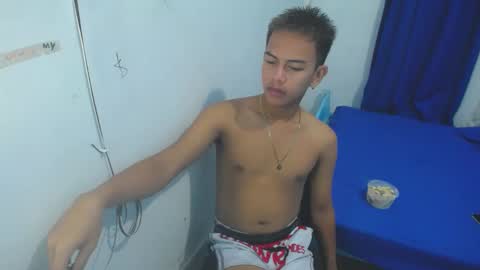 Snapshot of boyax16 chatting on January 2, 10:37 am boyax16 online show from January 2, 10:37 am