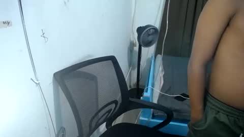 Snapshot of boyax16 chatting on February 6, 10:37 am boyax16 online show from February 6, 10:37 am