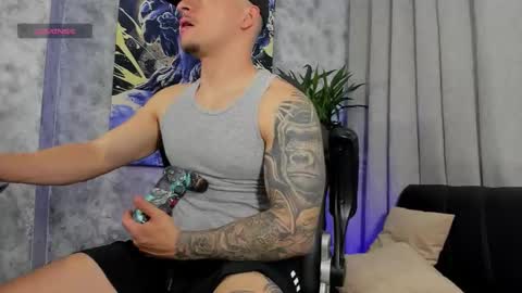 Snapshot of boyc02_ chatting on February 1, 11:58 pm boyc02_ online show from February 1, 11:58 pm