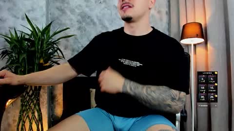 Snapshot of boyc02_ chatting on February 19, 2:51 am boyc02_ online show from February 19, 2:51 am