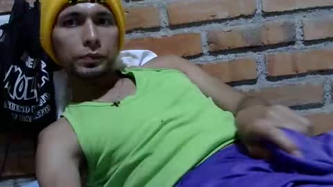 Snapshot of boycumlatino21 chatting on October 23, 11:24 pm Boy online show from October 23, 11:24 pm