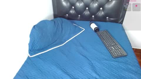 boyg_hots online show from November 11, 9:04 pm