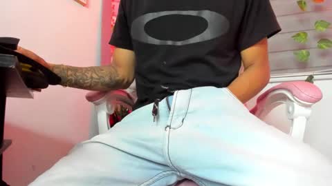 boyhornysex55 online show from November 4, 12:21 am