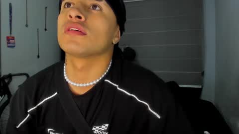 miguel  online show from February 2, 1:02 am