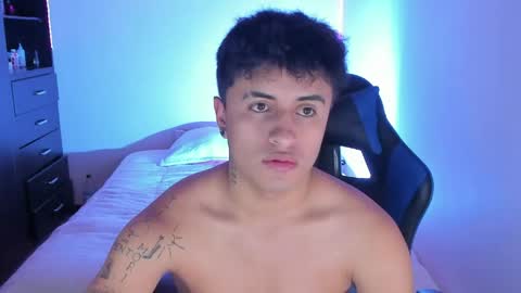 Snapshot of boylatin_777 chatting on April 12, 11:32 pm miguel online show from April 12, 11:32 pm