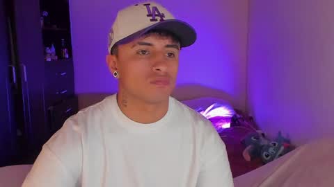 Snapshot of boylatin_777 chatting on April 23, 4:42 pm miguel online show from April 23, 4:42 pm
